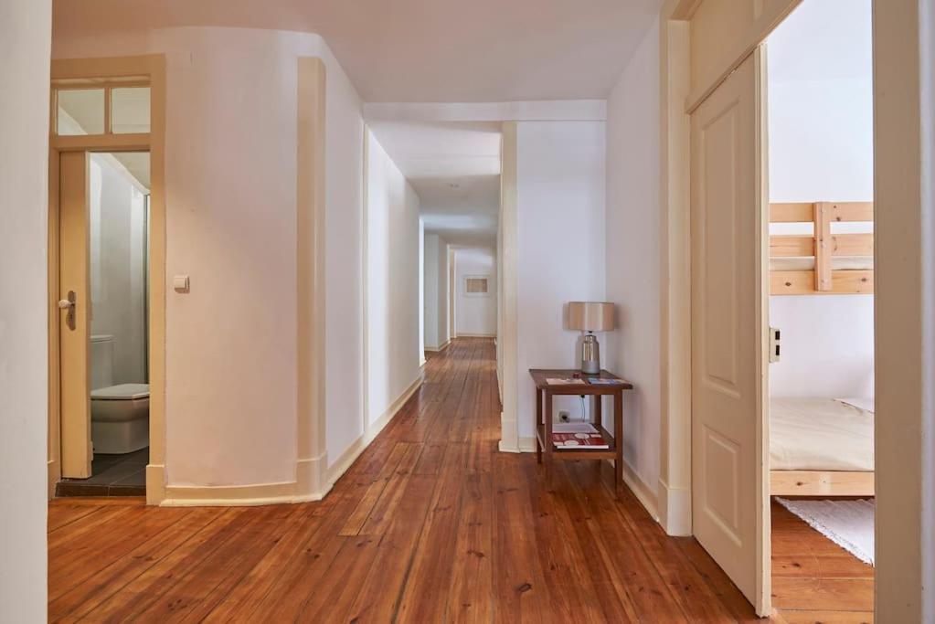 Stunning Apartment Near Chiado Lisboa Exteriör bild
